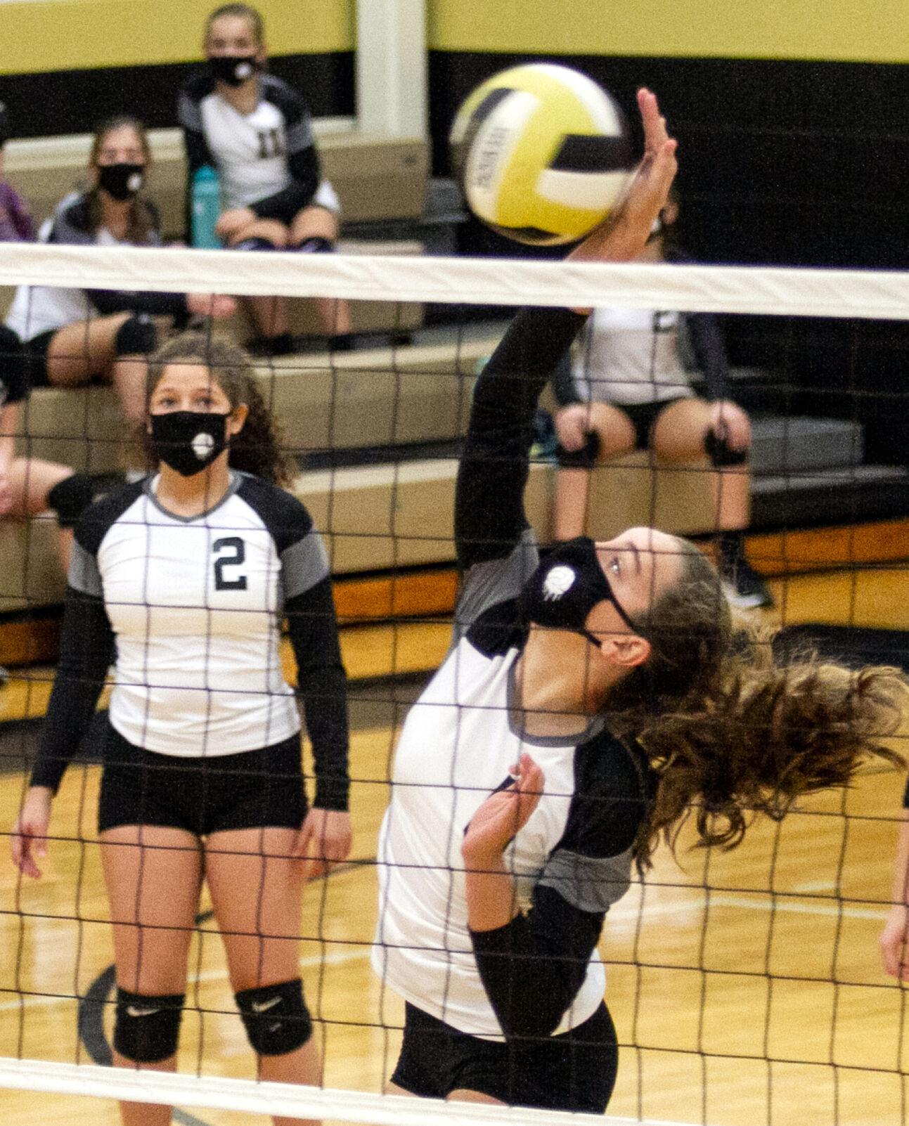 Her-WJ vball TUES.JPG